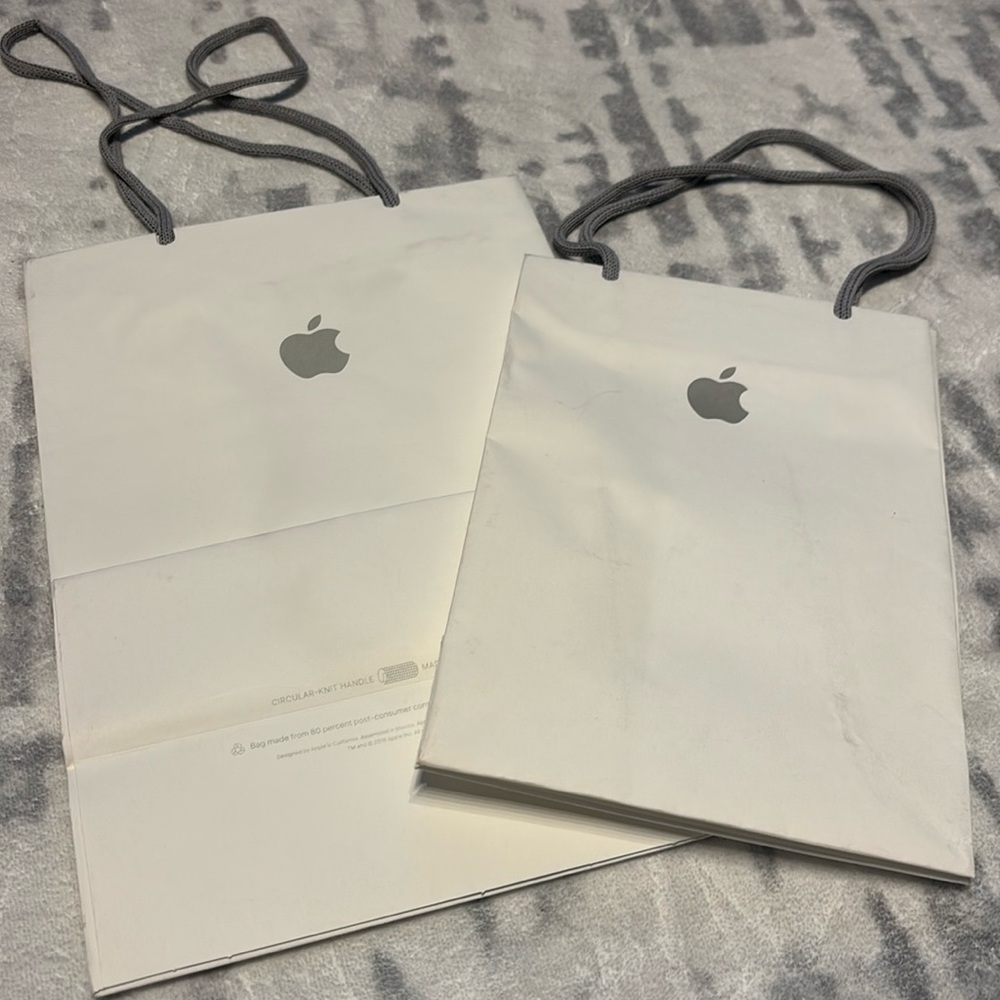 Apple shopping bags